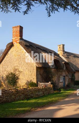 Maison Thathced à Hidcote Bartrim, Cotswolds, Gloucestershire, Angleterre Banque D'Images