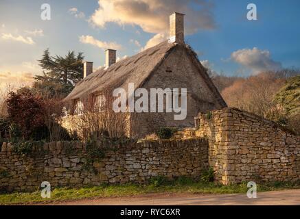Maison Thathced à Hidcote Bartrim, Cotswolds, Gloucestershire, Angleterre Banque D'Images