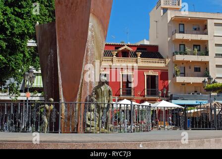 Fontaine de la place de la Constitution (Plaza de la Constitución), Malaga, Andalousie, Espagne, Europe. Banque D'Images