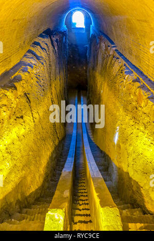 Observatoire Ulugh Beg Samarcande tranchée avec partie inférieure de l'Arc Méridien Banque D'Images