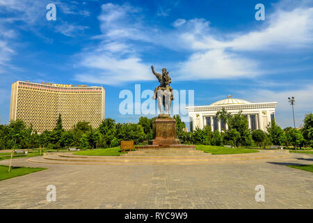 Tachkent Statue Square Amir Timur Vue frontale au Parc Public Banque D'Images