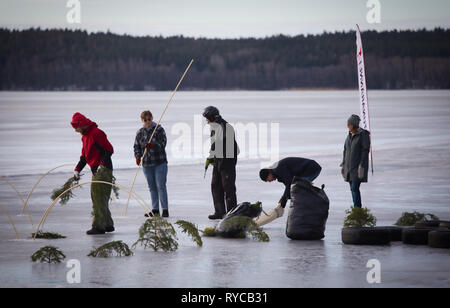 Pour préparer les travailleurs Sigtunarannet Vikingarannet 2019 sur le lac Malaren, Sigtuna, Suède, Scandinavie Banque D'Images