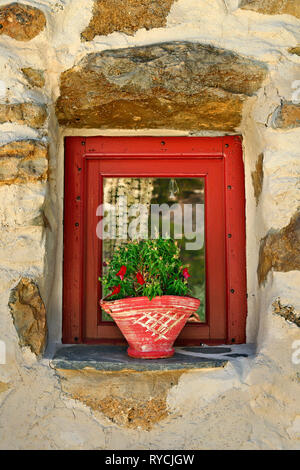Belle 'Détail' d'un vieux chalet qui a été converti en beaux bungalows, près de Makrygialos. Banque D'Images
