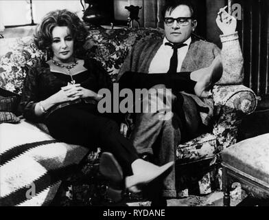 ELIZABETH TAYLOR, RICHARD BURTON, QUI A PEUR DE VIRGINIA WOOLF ?, 1966 Banque D'Images