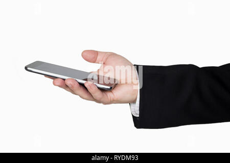 Businessmans de retour Suit Holding Smartphone en Main sur fond blanc Banque D'Images