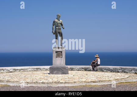 Poète Rupert Brooke Square, se dresse la statue d'un "poète idéal", ici, à Chora, île de Skyros Sporades en Grèce centrale, complexe, Aegean Banque D'Images