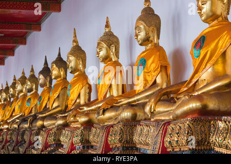 Bouddhas d'or Wat Po Bangkok Thaïlande Banque D'Images