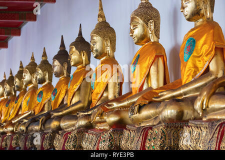 Bouddhas d'or Wat Po Bangkok Thaïlande Banque D'Images