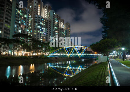 Kolam-Ayer Bridge et cityscape at night - Kallang - Singapour Banque D'Images