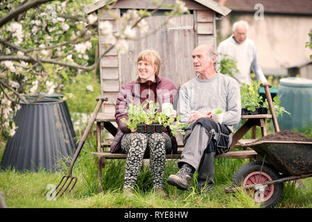 Jardiniers à Golden Hill Community Garden à Bristol UK Banque D'Images