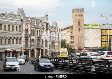 Tbilissi, Géorgie - 22 septembre 2018 : voir l'artère principale de Tbilissi, rue Pouchkine à fort trafic Banque D'Images