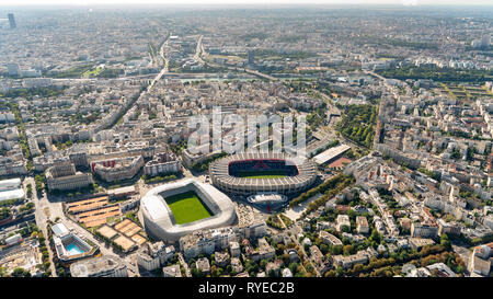 Vue aérienne de Stadion Le Parc des Princes et Jean Bouin Stadion, Paris Banque D'Images