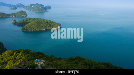 Vue aérienne de Ko Wua Talap et d'autres petites îles de Ang Thong national marine park, Thaïlande Banque D'Images