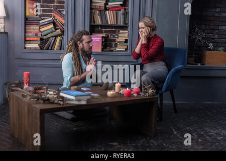 Triste jeune femme ayant des problèmes dans la vie Banque D'Images