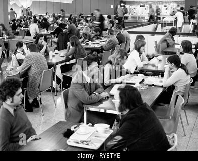 Gastronomie, cantine, Bayer Leverkusen, 1975 Additional-Rights Clearance-Info,--Not-Available Banque D'Images