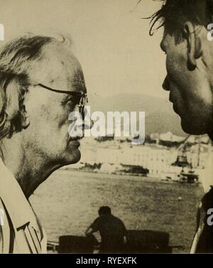 La terre, le ciel, et la mer earthskysea00pic Année : 1956 Le Professeur Piccard et son fils Jacques, les concepteurs de la Trieste Banque D'Images