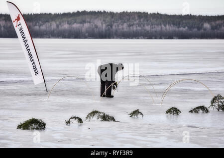 La préparation de l'employé sur les glaces à Vikingarannet Sigtunarannet 2019, le lac Malaren, Sigtuna, Suède, Scandinavie Banque D'Images