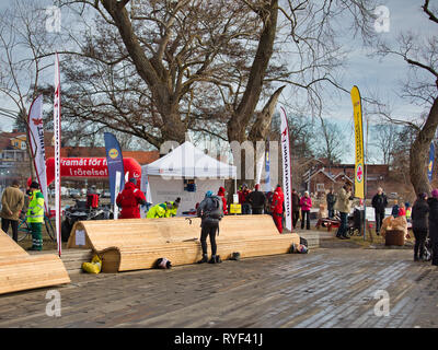 Plate-forme en bois pour patineurs à Vikingarannet Sigtunarannet 2019, le lac Malaren, Sigtuna, Suède, Scandinavie Banque D'Images