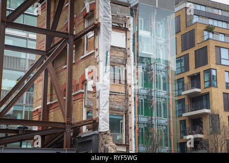 Les travaux de construction pour le développement de la régénération dans Soho. Londres Banque D'Images