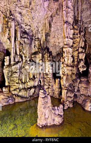 Dans Diktaio «iktaen (Andro' ou 'grotte Grotte de Psychro'), le lieu de naissance de Zeus "mythologique", Psychro village, plateau Lassithi, Crète, Grèce. Banque D'Images