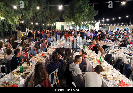 Fiesta traditionnelle crétoise à Sitanos, un magnifique village de montagne dans la municipalité de Sitia, Crète, Grèce. Banque D'Images