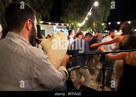 Fiesta traditionnelle crétoise à Sitanos, un magnifique village de montagne dans la municipalité de Sitia, Crète, Grèce. Banque D'Images