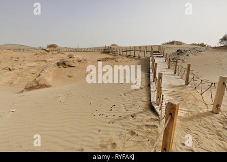 Promenades en bois-passerelles pour visiter le Rawak Stupa. Taklamakan Desert-Xinjiang-Chine-0022 Banque D'Images