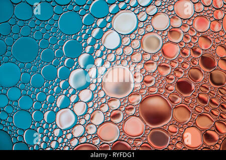 L'huile de l'eau lumineuse bubble abstract background. Décor naturel. Banque D'Images