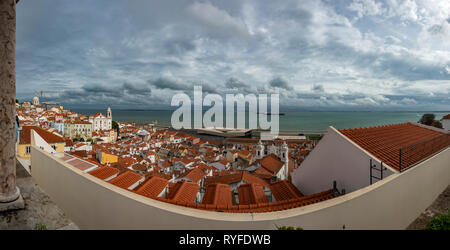 Vue sur Lisbonne et le Tage, Portugal Banque D'Images