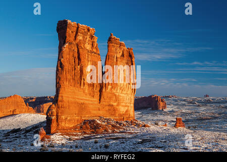 L'orgue au lever du soleil en hiver, Arches National Park, Utah Banque D'Images