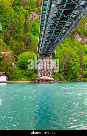 Sous un pont voie trail à Interlaken en Suisse. L'un des plus beaux lieux à visiter Banque D'Images