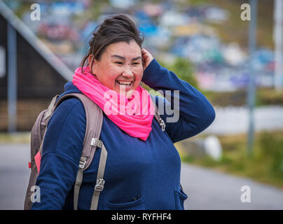 Portrait d'une jeune femme, Qaqortoq, Sud du Groenland Banque D'Images