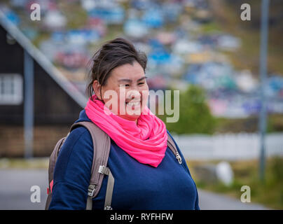 Portrait d'une jeune femme, Qaqortoq, Sud du Groenland Banque D'Images