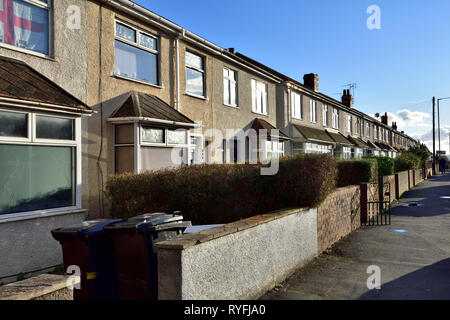 Rangée de maisons de style années 50, terrasse dans Horfield, Bristol, Angleterre Banque D'Images