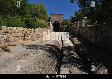 L'Ukraine, Odessa, mai 2011. Cité troglodytique Chufut-Kale (ou Cufut EVPQE). Ville-forteresse médiévale en Crimée), maintenant en ruines. Banque D'Images