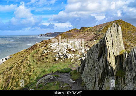 À l'Est, vers Bull Point à partir de la côte sud-ouest du chemin Morte Point, North Devon, Angleterre. Banque D'Images