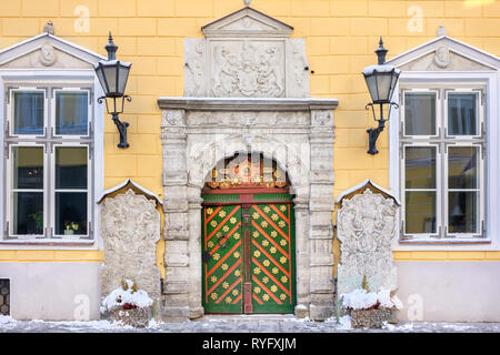 Entrée de maison fraternité points noirs dans la vieille ville de Tallinn. L'Estonie, de l'UNION EUROPÉENNE Banque D'Images