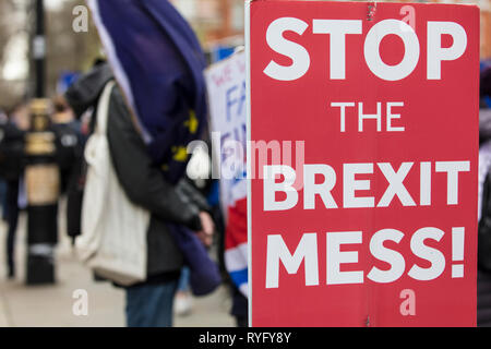 Brexit bannières anti partisan à Westminster Banque D'Images