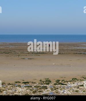 L'homme au gondolage Minnis Bay, Birchington, Kent, Angleterre Banque D'Images