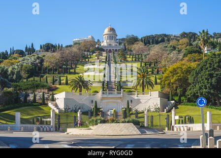 Vue sur la rue de Haïfa et de culte bahai en Israël Banque D'Images