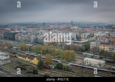 Vue sur la ville d'en haut, paysage urbain de la capitale de la Croatie, Zagreb Banque D'Images