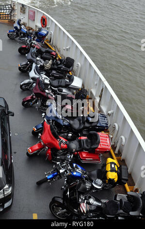 Prêt de vélos stationnés sur le Cape May - Lewes Ferry sur leur façon de Bike Week à Ocean City, Maryland Banque D'Images