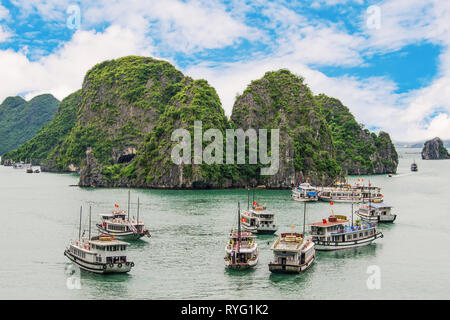 La baie de Ha Long, Province de Quang Ninh, Vietnam - 16 octobre 2017. Banque D'Images