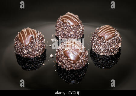 Truffes au chocolat Pralines, célébrer Pâques. Banque D'Images