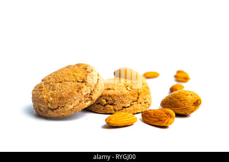 Partie intégrante des cookies aux amandes isolé sur fond blanc Banque D'Images