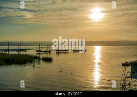 Coucher de soleil sur le lac de Galilée ou le lac de Tibériade, savoir de la bibe, où Jésus a marché sur l'eau Banque D'Images