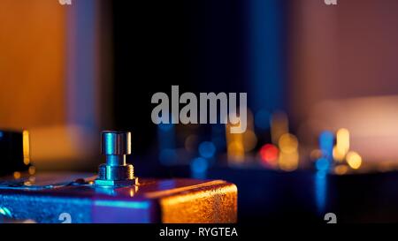 Close up de la pédale d'effet guitare musique. boucle la machine. Macro-vision. Banque D'Images