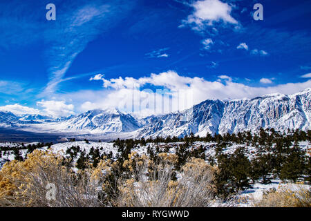 Le versant est de la Sierra près de Mammoth Lakes. CA Banque D'Images