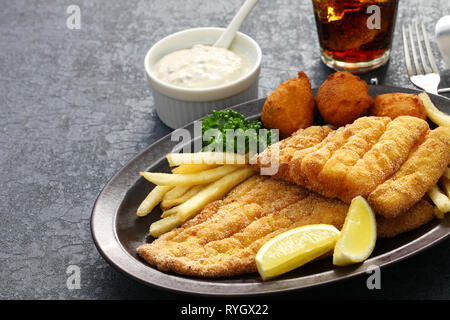 La friture de poissons du sud de la cuisine américaine, plaque Banque D'Images