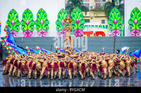 Les participants au festival Sinulog à Cebu aux Philippines Banque D'Images